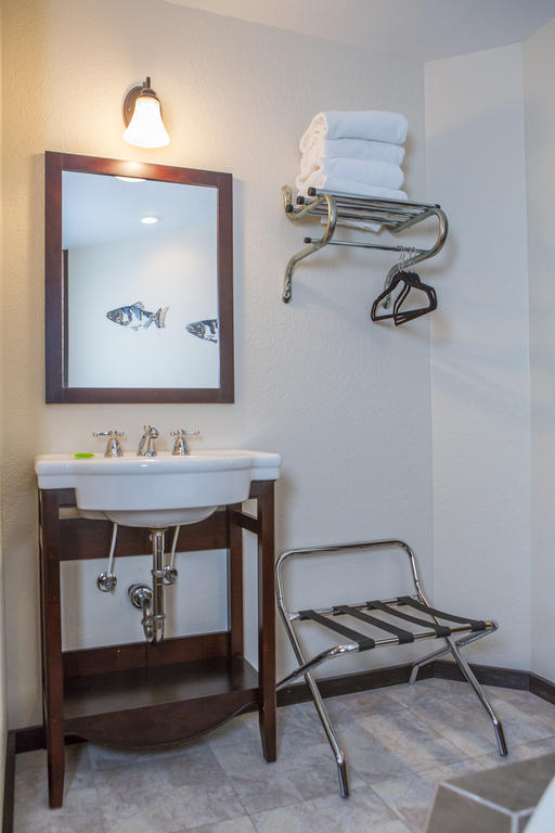The Stagecoach Inn Salmon Room photo